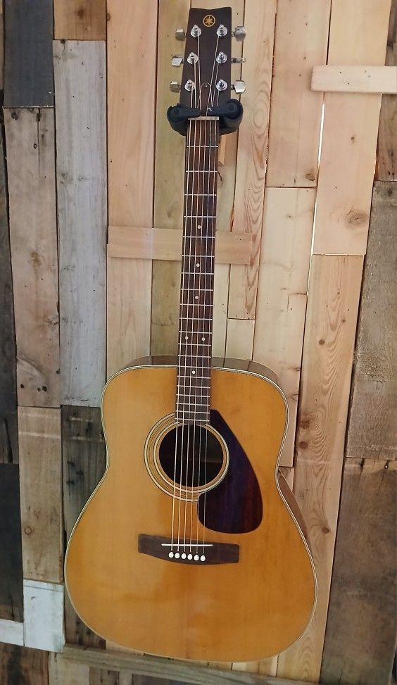 Vintage 70s Yamaha FG200 Acoustic