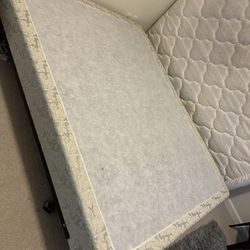 Box Spring (Queen)