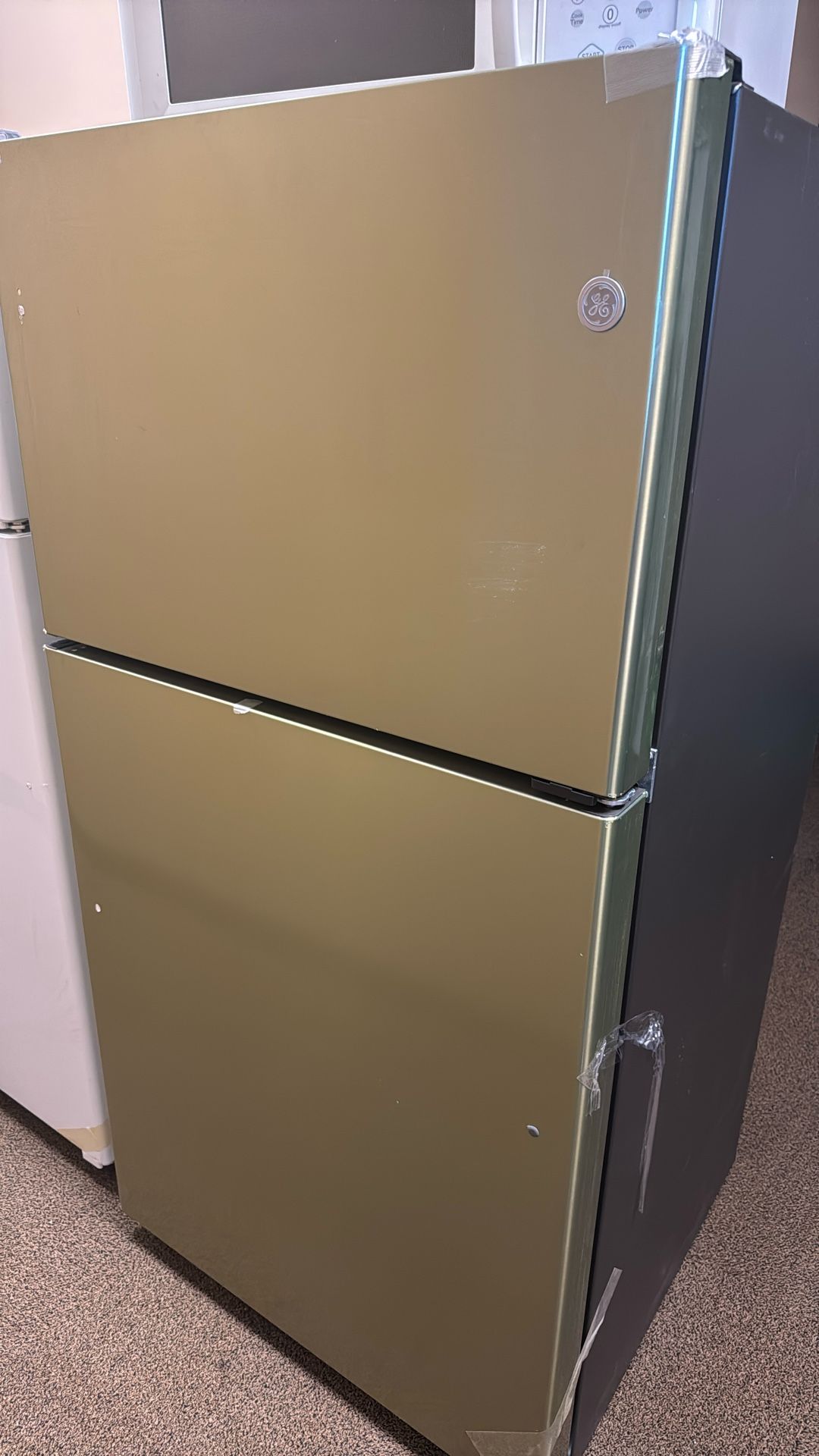 GE Appartment Size Fridge 