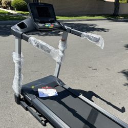 Brand New Heavy Duty Treadmill Automatic Incline Worth $1740