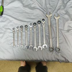 Set Of Combination Ratcheting Wrenches