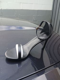 New Black strappy hills