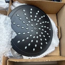 Moen Shower Head And Tub Trim Kit 100 OBO 