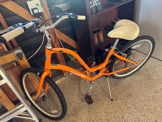 Townie Woman’s Cruiser