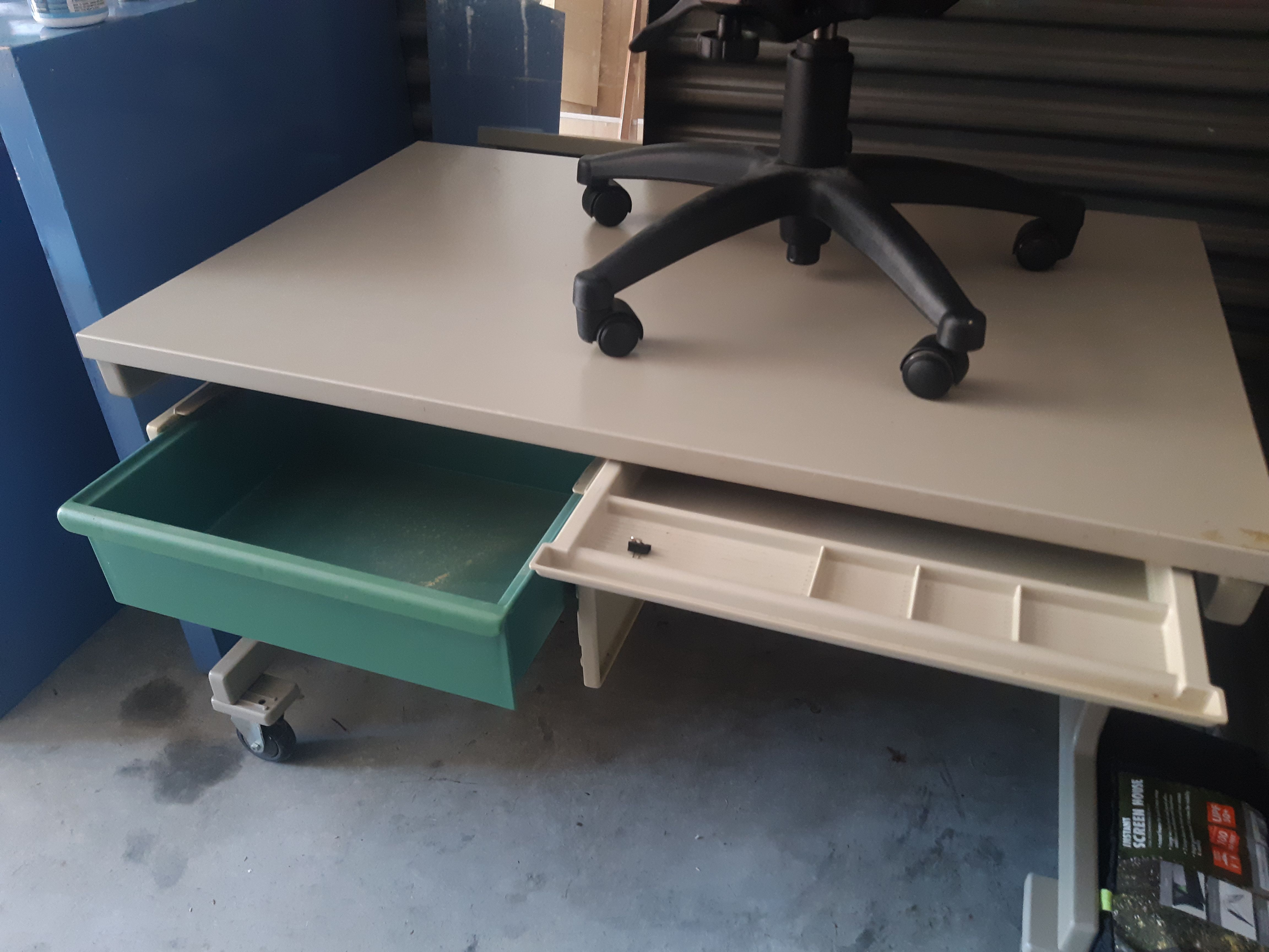 METAL INDUSTRIAL LAB COMPUTER OFFICE DESK ON WHEELS/CASTERS AND ERGONOMIC CHAIR