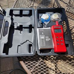 Amprobe CO2-100 Hand-held Carbon Dioxide Meter w/ Temperature Humidity + CAL kit