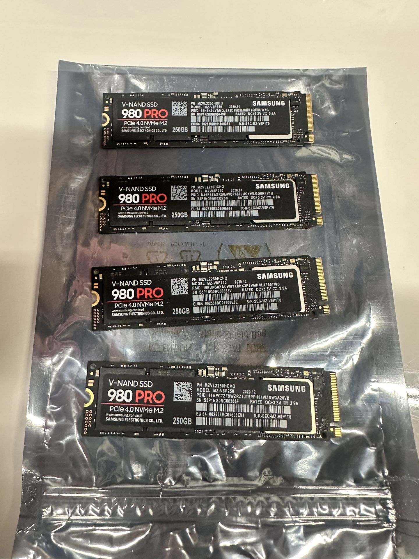 Samsung 250GB Gaming SSD : QTY 4