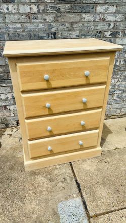 Dresser With 4 Drawers