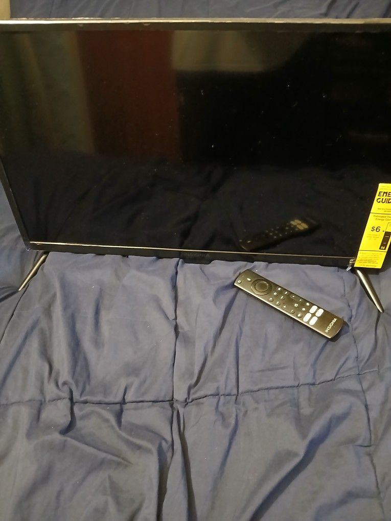 24 Inch Insignia 3 HD Connection PLASTIC Still  On 24inch