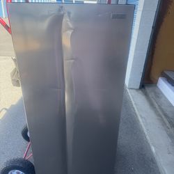Upright Freezer 7.1 Cu Ft – Vissani – Good Condition (Read Description)