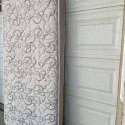 Twin Size Mattress
Brand: Serta
Dimensions:38”x74”
Thickness: 6.5”
