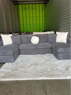 LIKE NEW SMALL sectional sofa couch (DELIVERY AVAILABLE)