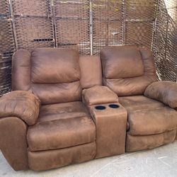 Double recliner couche Very clean, like new 