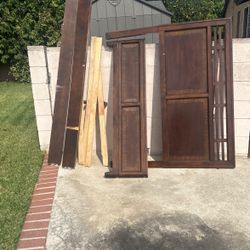 Wood bed Frame. Queen (FREE)