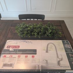 *BRAND NEW* Delta Hyde Single-Handle Pull Down Sprayer Kitchen Faucet with ShieldSpray Technology