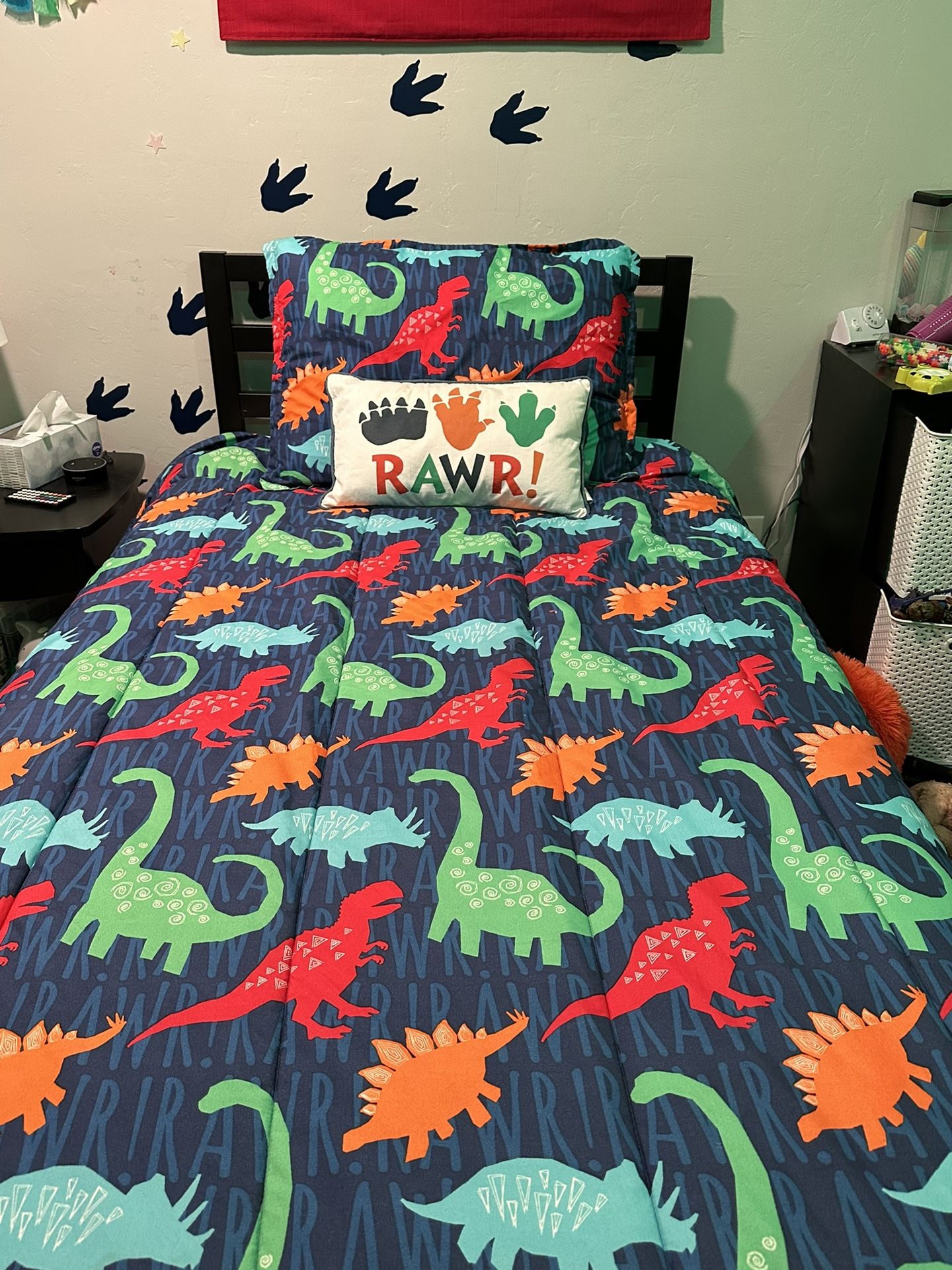 Dinosaur Bedding/decorations