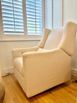 Babyletto Electric Gliderv & Swivel Recliner with USB charging - Excellent condition