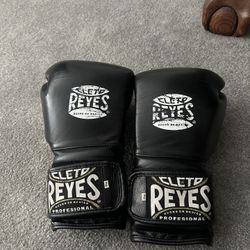 Cleto Reyes 16oz Training Gloves
