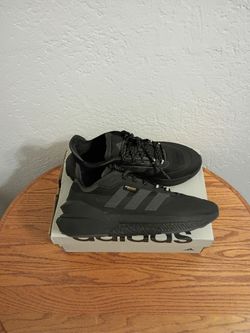 Adidas Avryn
