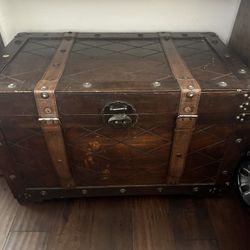 Vintage Trunk 