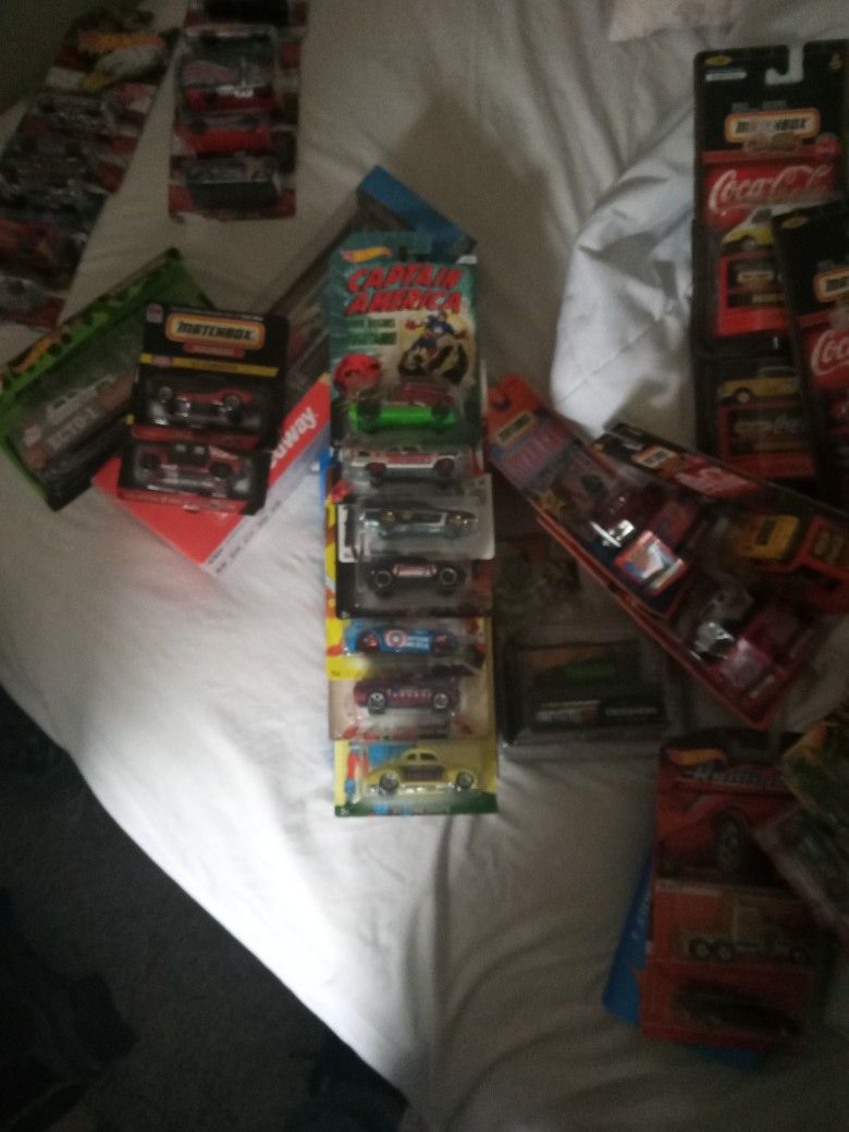 CAPTAIN AMERICA HOT WHEELS CAR SET. NEW FROM 2015