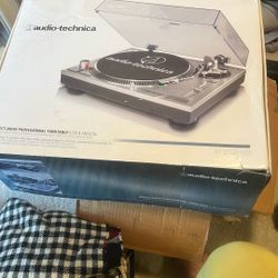 Audio-Technical Turntable   AT-LP120-USB