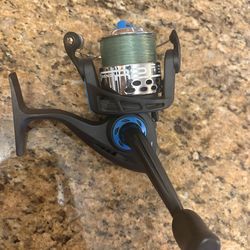 South Bend Spinning reel right or left handed