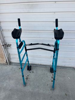 Walker whit resting handles
