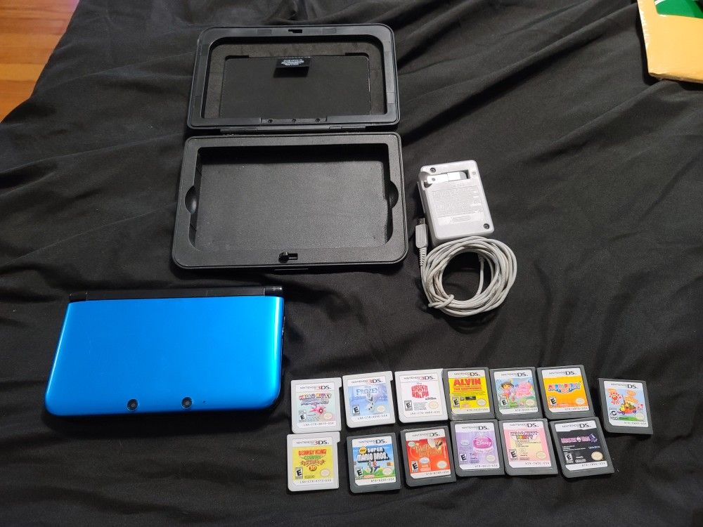 Nintendo 3DS XL 13 game bundle charger and case included