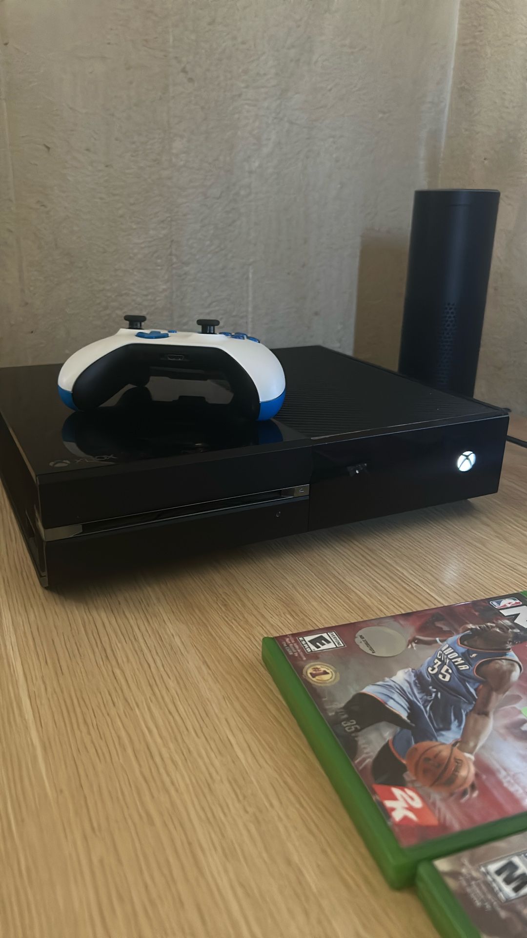 Xbox One 512GB With Controller And 4 Games