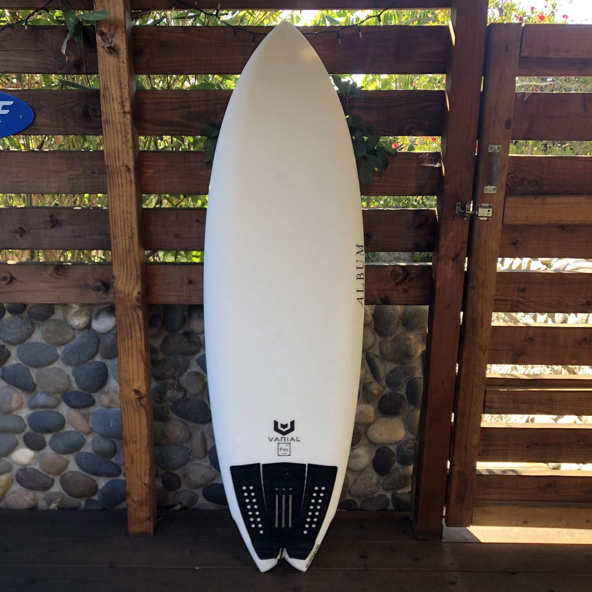 5’6” (30 Liters) Album Twinsman Varial surfboard