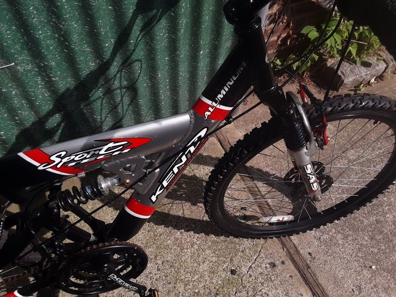 KENT SPORT TECH MOUNTAIN BIKE ALUMINUM FRAMD.Medium size bicycle beautiful condition .Mountain Bike Tires like new 24 tire 21sp everything work for Sale in Staten Island NY OfferUp