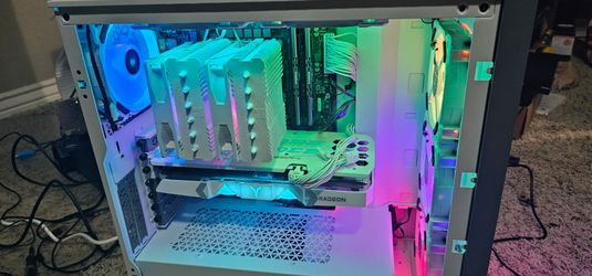 Snow white theme gaming pc