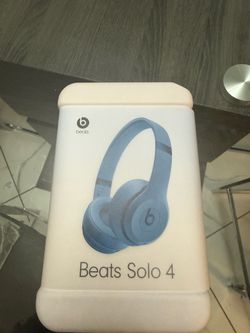 Beats Solo 4 blue
