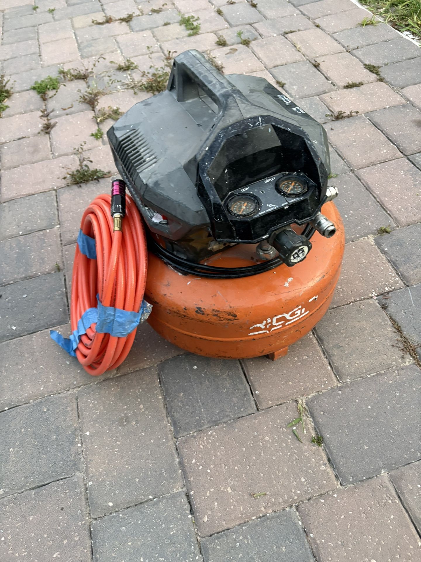Pancake type air compressor with hose – ready to work
