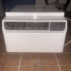 14,000 BTU 115V Window Air Conditioner Cools 700 sq. ft. with Dual inverter, Remote, Wi-Fi and Dehumidifier in White