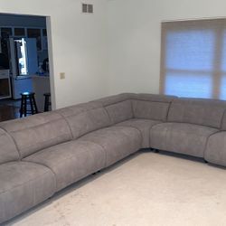 Grey Sectional Couches 