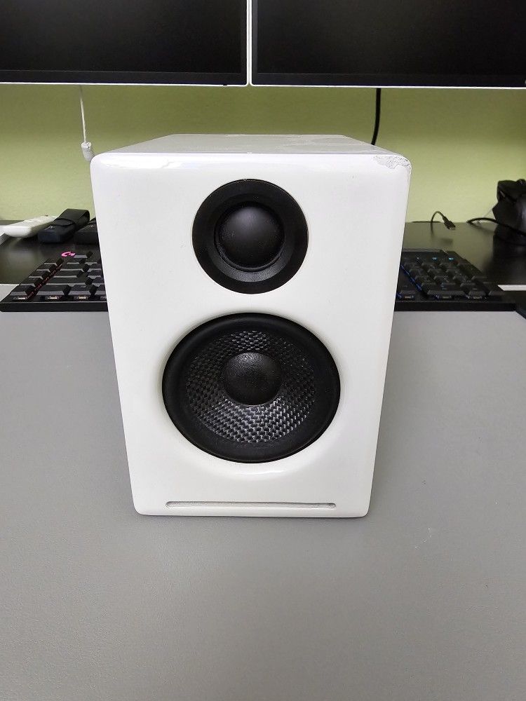 Audioengine A2+ Plus Wireless Desktop Bluetooth Speaker White Right Speaker Only