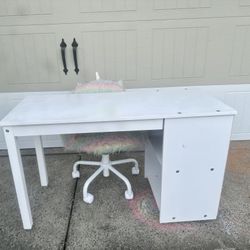 Kids Desk With Chair 