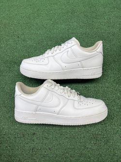 NIKE AIR FORCE TRIPLE WHITE SIZE 11