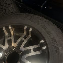 Goodyear LT275/70R18