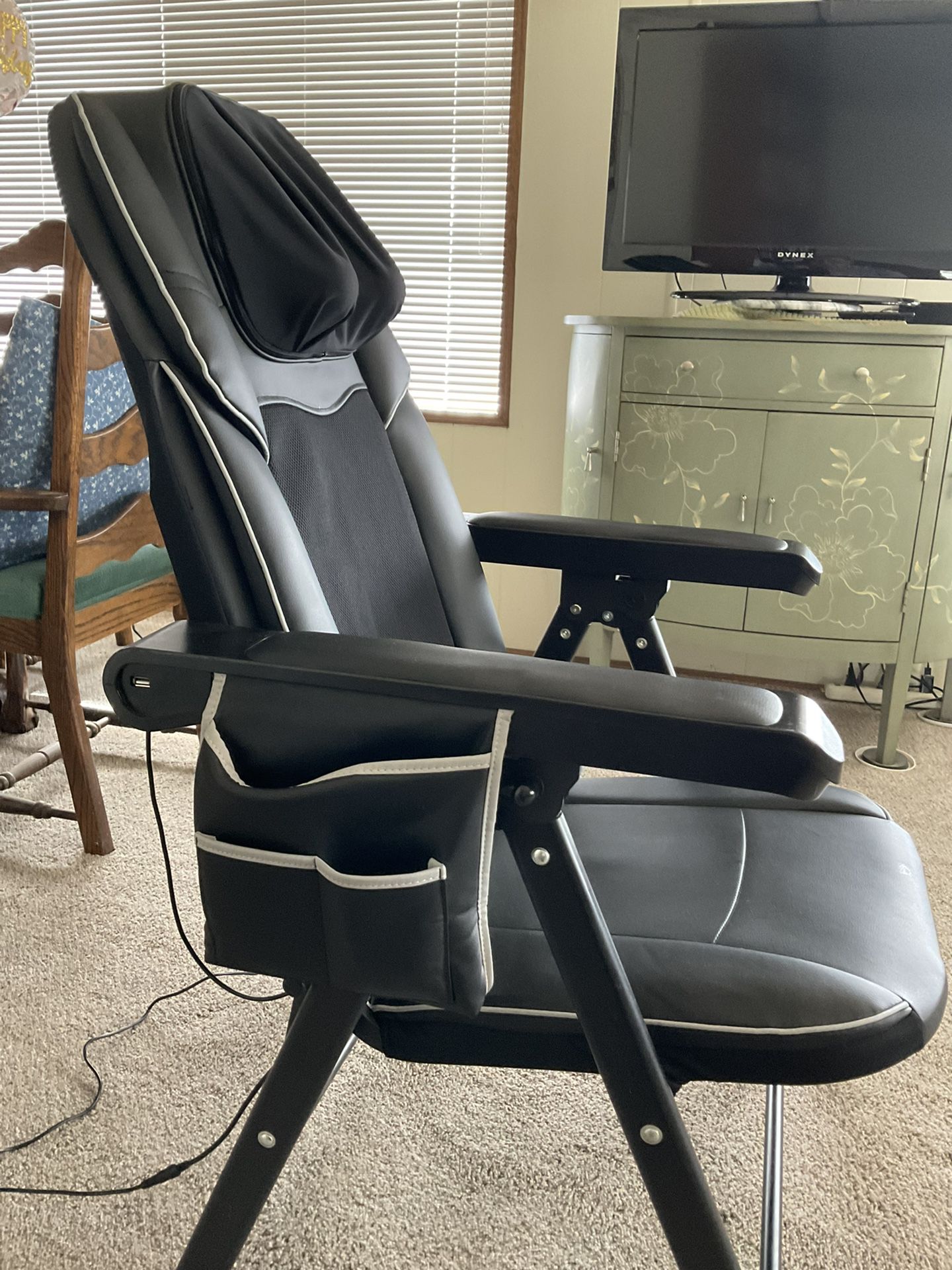 Massage Chair, Sturdy & Strong, Like New, Works Good