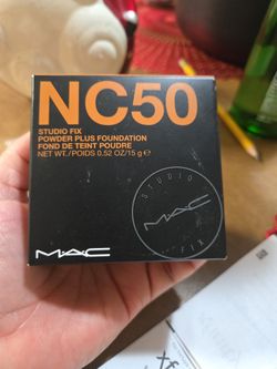 MAC Studio Fix. Powder Plus Foundatiom NC50.