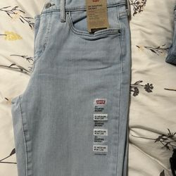 Women’s Levi’s Jeans