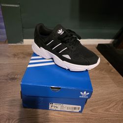 Adidas Falcon W Size 7.5