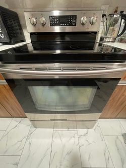 Samsung 30” freestanding electric range with a 5.9 cu. ft. convection - $140