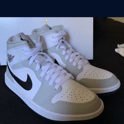 Jordan 1 Mid Light Smoke Grey size 8 women 