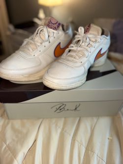 BOOK 1 dang near new size 11 men’s
