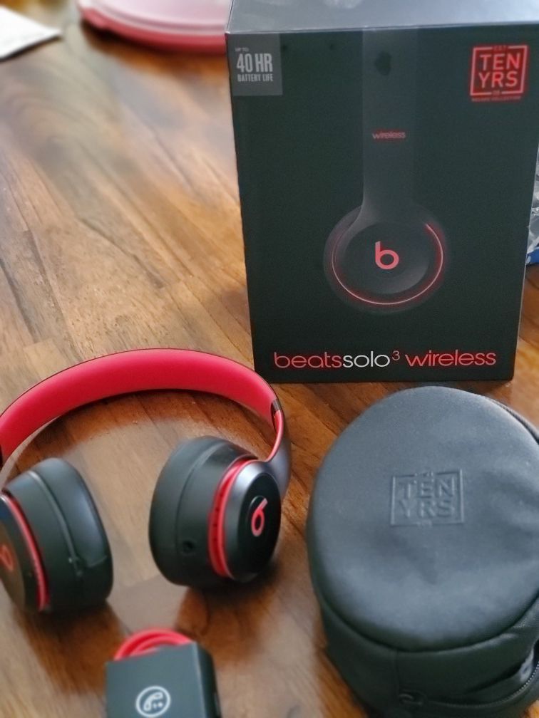 Beats solo 3 wireless bluetooth 40 hour battery life before charging again