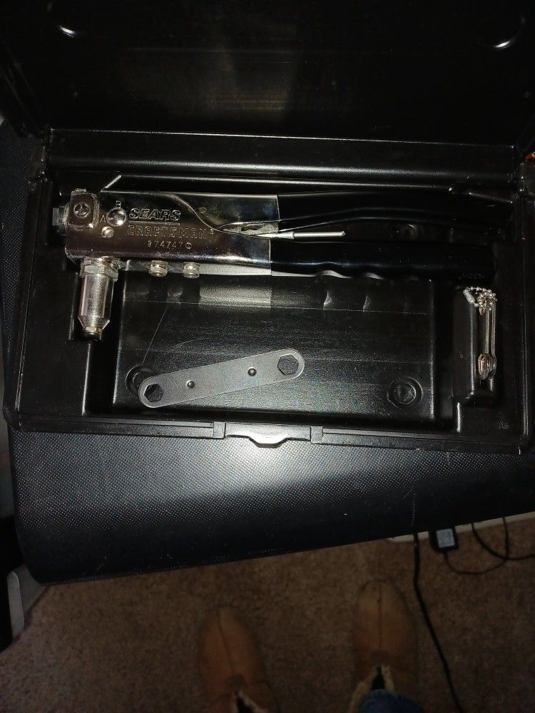 CRAFTSMAN HEAVY DUTY RIVET GUN..